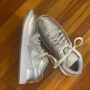Nike Jordan 1 Low Silver Women's Sneakers- EUC AUTHENTIC Box Included